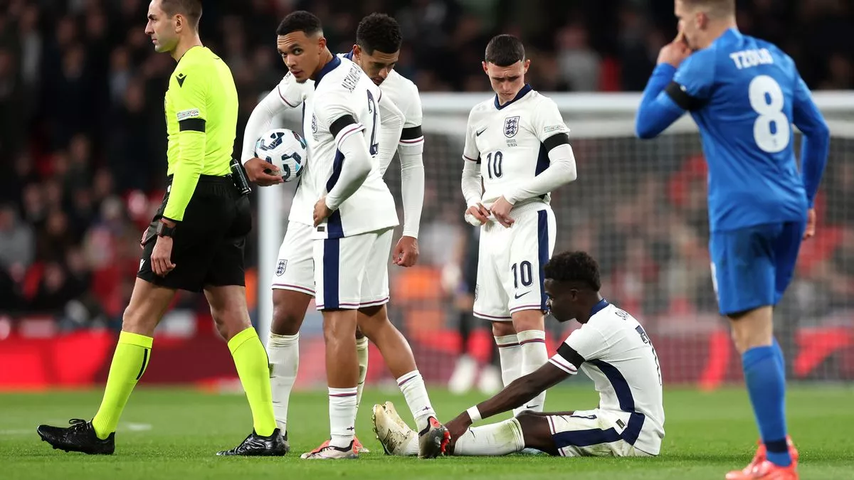 “Arsenal in Panic Mode as Bukayo Saka’s Early Exit for England Raises Injury Alarm”